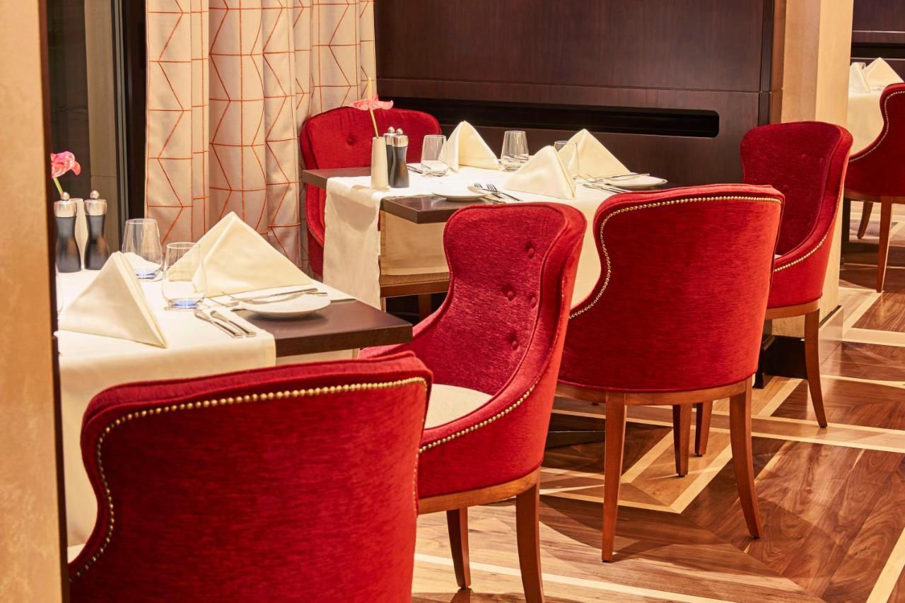 Grand Hotel Kempinski Riga Exterior photo The restaurant