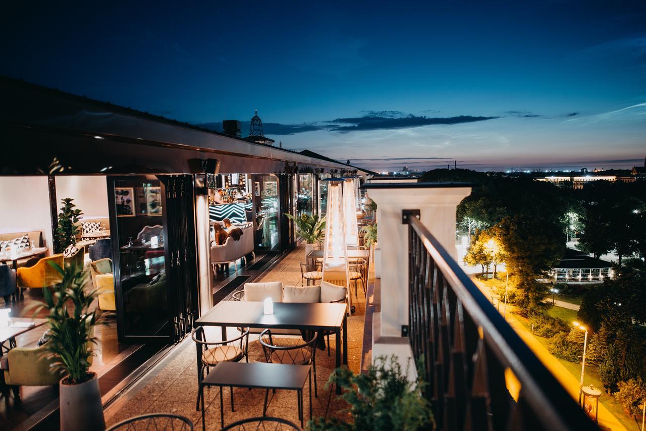 Grand Hotel Kempinski Riga Exterior photo The rooftop bar at the Hotel