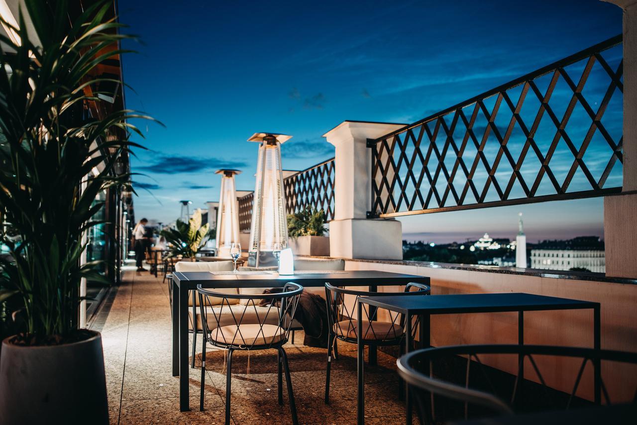 Grand Hotel Kempinski Riga Exterior photo The rooftop bar at the hotel