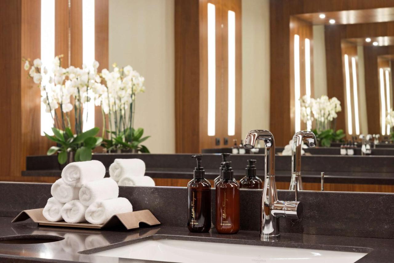 Grand Hotel Kempinski Riga Exterior photo Bathroom at the Four Seasons Hotel, London