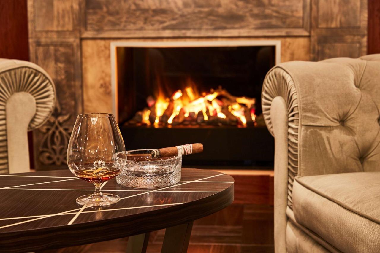Grand Hotel Kempinski Riga Exterior photo A fireplace in a home